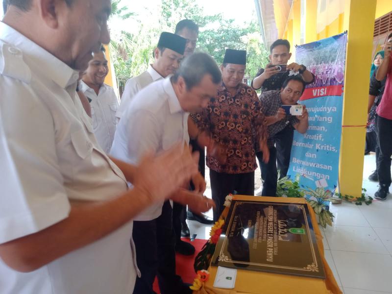 Gubri Resmikan Gedung Baru SMAN 1 Pasir Penyu