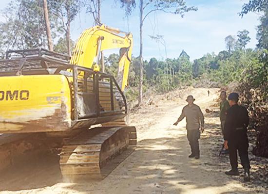 DLHK Riau "Tangkap Basah" 3 Operator Plus 3 Ekskavator