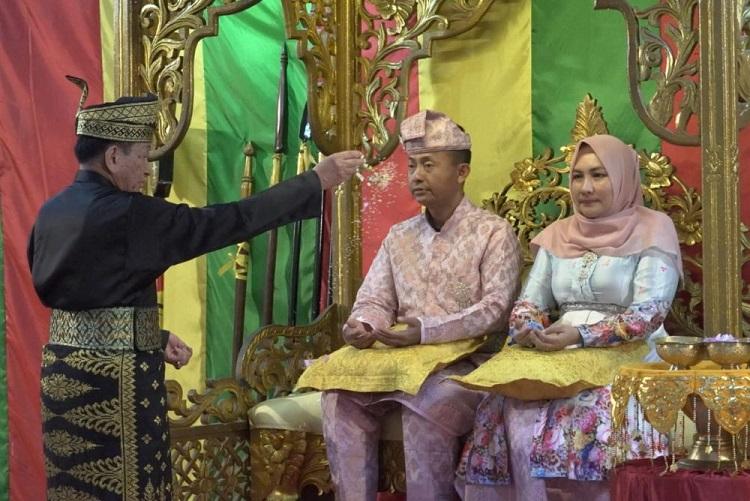 Disambut Ditepuk Tepung Tawar LAM Riau, Danpussenkav TNI AD Mayjen Eko Susetyo Terharu
