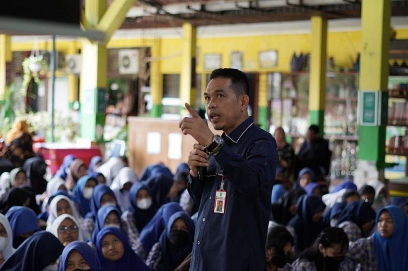 Tahun Ini, Pemprov Riau Usulkan Rehabilitasi 109 SMA/SMK ke Kemendikdasmen RI