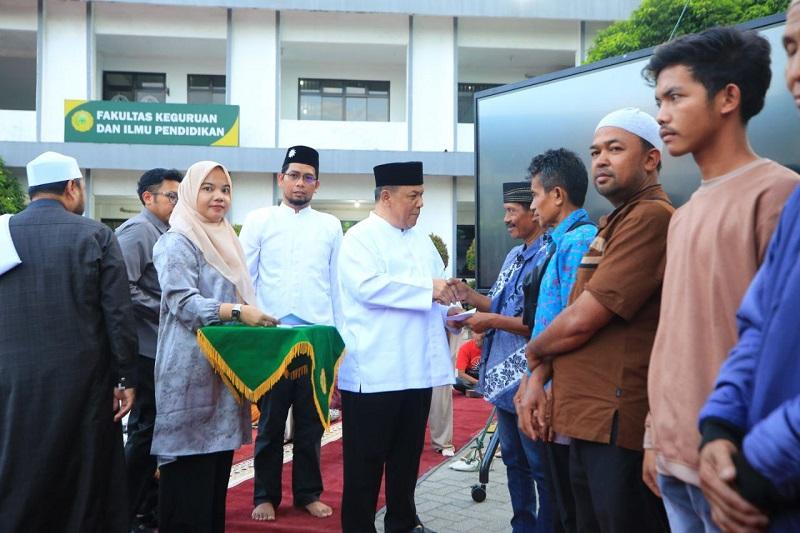 Di Kampus UMRI, Plt Gubri SF Hariyanto Santuni 1.500 Duafa