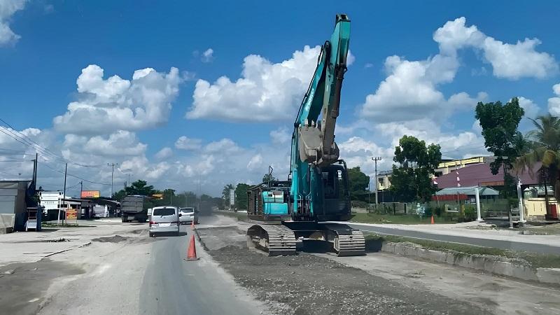 Perbaikan Jalan Pekanbaru–Padang Terus Digesa, Pengendara Diimbau Hati-Hati