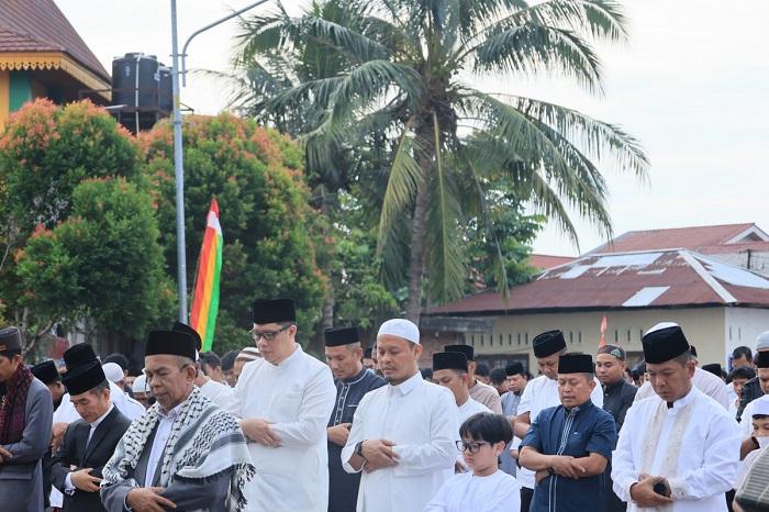 Salat Id Bersama Warga Sidomulyo, Agung Nugroho Tegaskan Komitmen Atasi Jalan Rusak dan Banjir