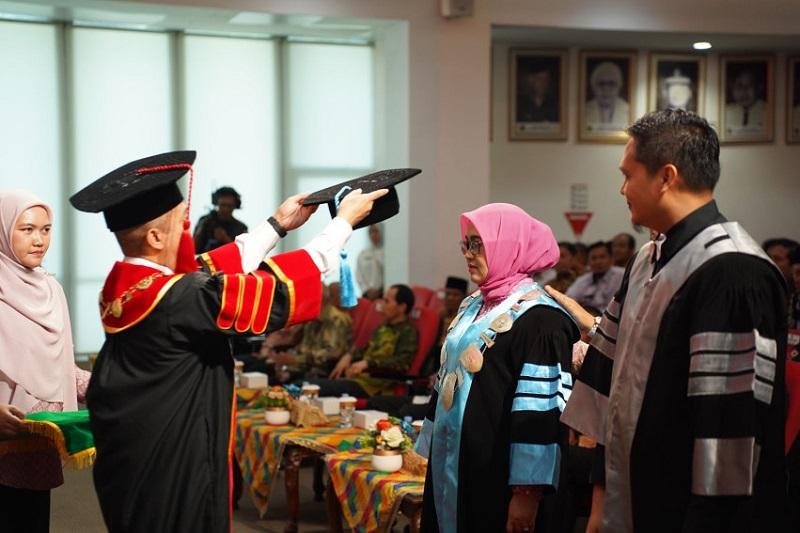 Bertambah Lagi, UIR Kukuhkan Dua Guru Besar Bidang Strategi Pemasaran dan Kecerdasan Buatan