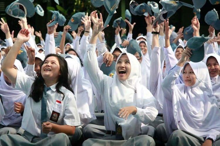 Tak Perlu Beli dari Sekolah, Disdik Riau Beri Kebebasan Orang Tua Urus Seragam Anak