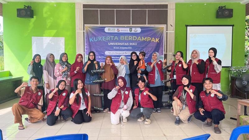 Mahasiswa Kukerta Unri Edukasi Vertikultur, Pekarangan Sempit Berpotensi Jadi Kebun Produktif