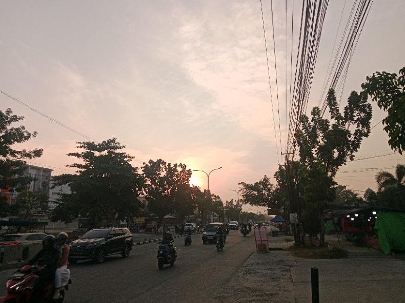 Asap Karhutla Mulai Selimuti Pekanbaru, Kualitas Udara Masuk Kategori Tidak Sehat