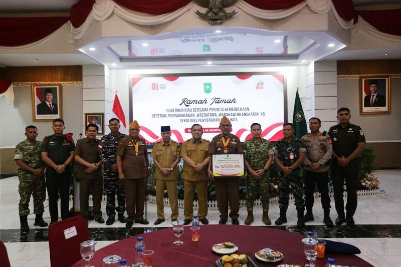 Pemprov Riau Serahkan Sagu Hati Rp520,5 Juta kepada 347 Veteran dan Keluarga