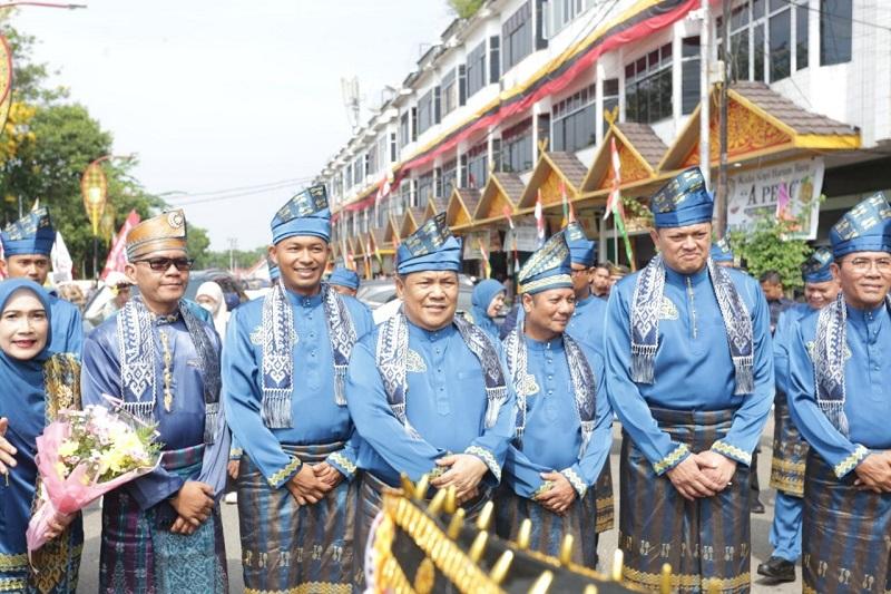 Festival Pacu Jalur 2026 Resmi Dibuka, Plt Gubri Dorong Budaya dan Ekonomi Masyarakat Kuansing
