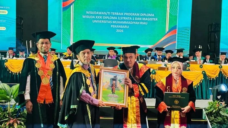 Wisuda XXXI Umri, Pemprov Riau Ajak Lulusan Ciptakan Perubahan Daerah