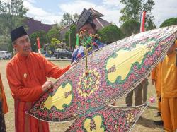 Gubri Resmikan Lomba Layang-Layang dan Olahraga Tradisional