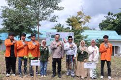 Kapolres Rokan Hilir Sosialisasikan Program Green Policing dan Tanam Pohon di Kampus ITR