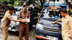 Terciduk Buang Sampah di Perbatasan, DLHK Pekanbaru Tangkap Pikap ’Bodong’ Berstiker LPS