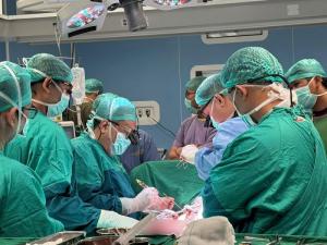 RSUD Arifin Achmad Catat Terobosan, Operasi Bypass Jantung Dilakukan Saat Jantung Masih Berdetak