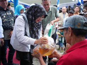 30.786 KPM di Siak Terima Bantuan Pangan Beras dan Minyak dari Bulog dan Pemkab Siak