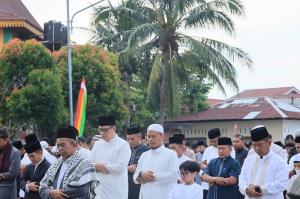 Salat Id Bersama Warga Sidomulyo, Agung Nugroho Tegaskan Komitmen Atasi Jalan Rusak dan Banjir