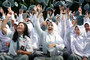 Tak Perlu Beli dari Sekolah, Disdik Riau Beri Kebebasan Orang Tua Urus Seragam Anak