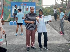 Siswi SMAN 2 Bangkinang Kota Raih Medali Emas Panjat Tebing O2SN Riau, Melaju ke Nasional
