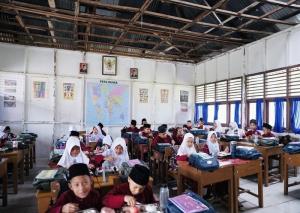 Komentar Guru di Instagram Berbuah Kunjungan Wapres Gibran ke SDN 016 Serusa Parit Aman
