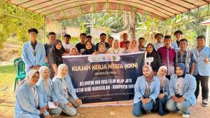 Mahasiswa Kukerta UNRI Edukasi Warga Teluk Nilap Jaya Membuat Pupuk Kompos dari Limbah Organik