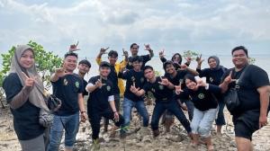 BEM Unilak Peringati Hari Mangrove Sedunia dengan Penanaman Mangrove di Siak