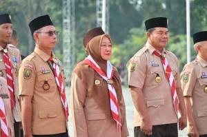 Kwartir Nasional Anugerahkan Lencana Darma Bakti kepada Rektor Unri Sri Indarti