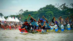 Alam Cahayo Tuah Nagori Juara Pacu Jalur Tradisional 2026 di Teluk Kuantan