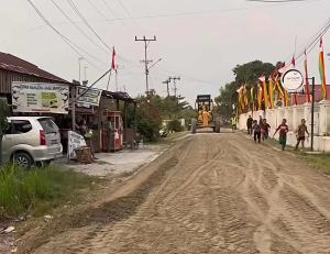 Belasan Tahun Tak Diperbaiki, Jalan Pesisir Rumbai Mulai Diaspal Ulang