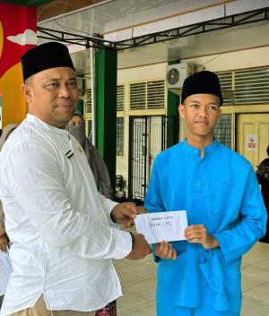 Raih Prestasi di Berbagai Ajang, Siswa MTsN 1 Pekanbaru Terima Penghargaan